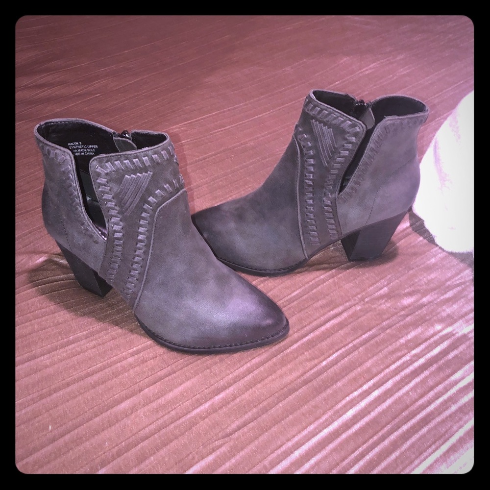Distressed gray Zigi Soho booties women’s size 9